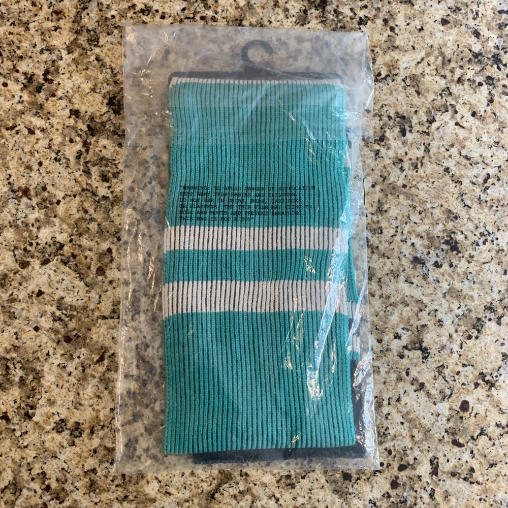 🧣Fila Ribbed Scarf - Picture 3 of 3